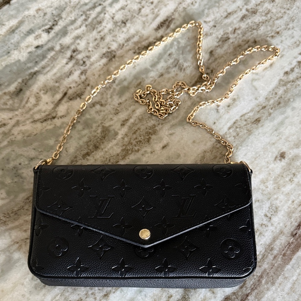 **SOLD** BAG - Black Chain Cross Body